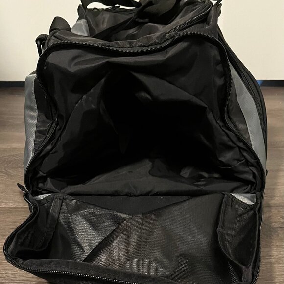 Nike Duffle Bag With Shoe Storage - Picture 3 of 3